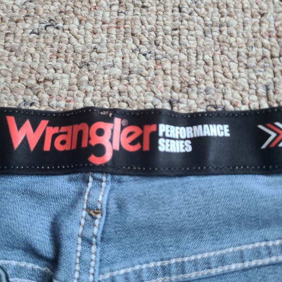 NWT Mens Wrangler Regular Fit Performance Jeans 36x30 - Picture 9 of 9
